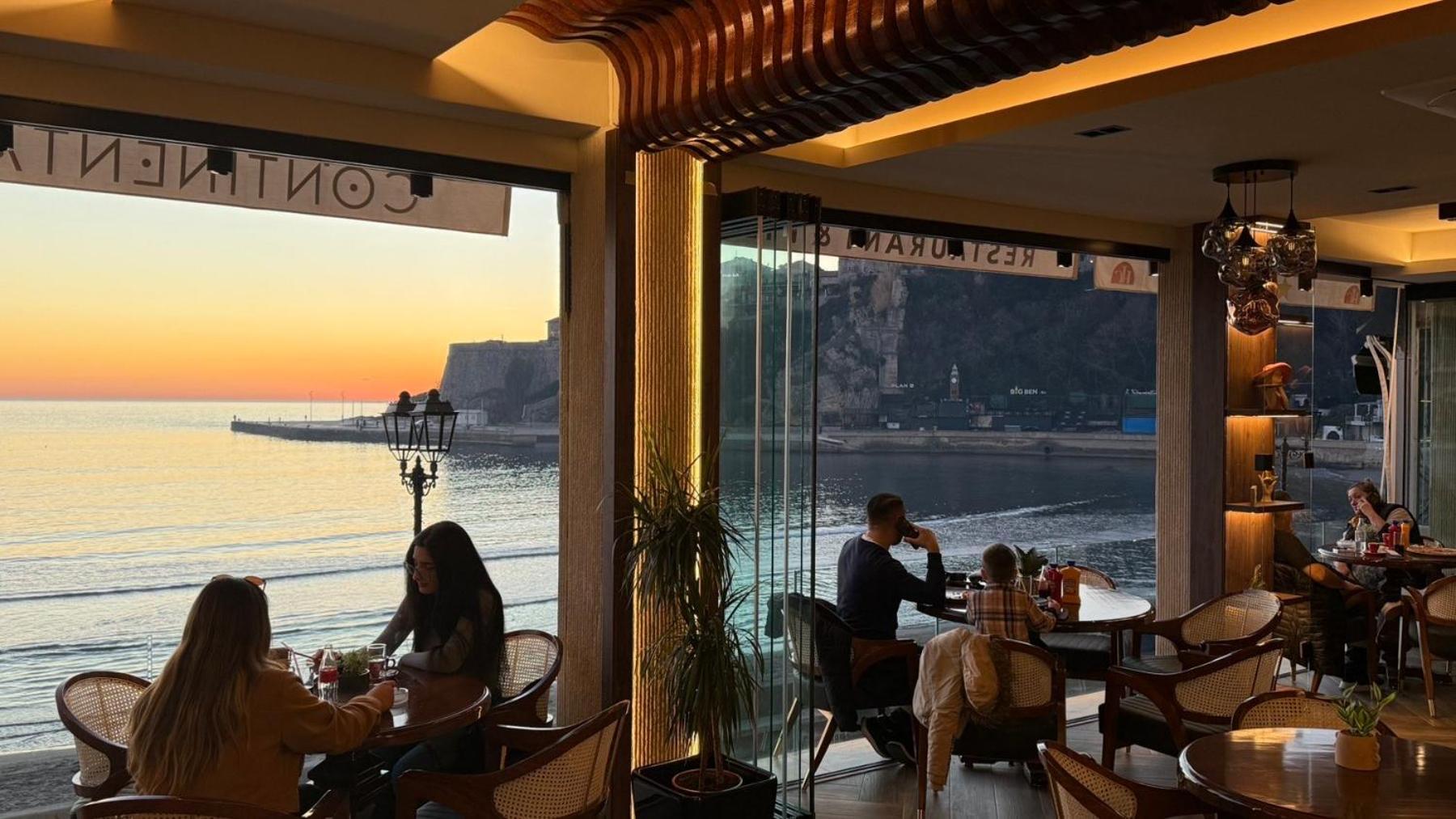 Continental Hotel Улцин Екстериор снимка