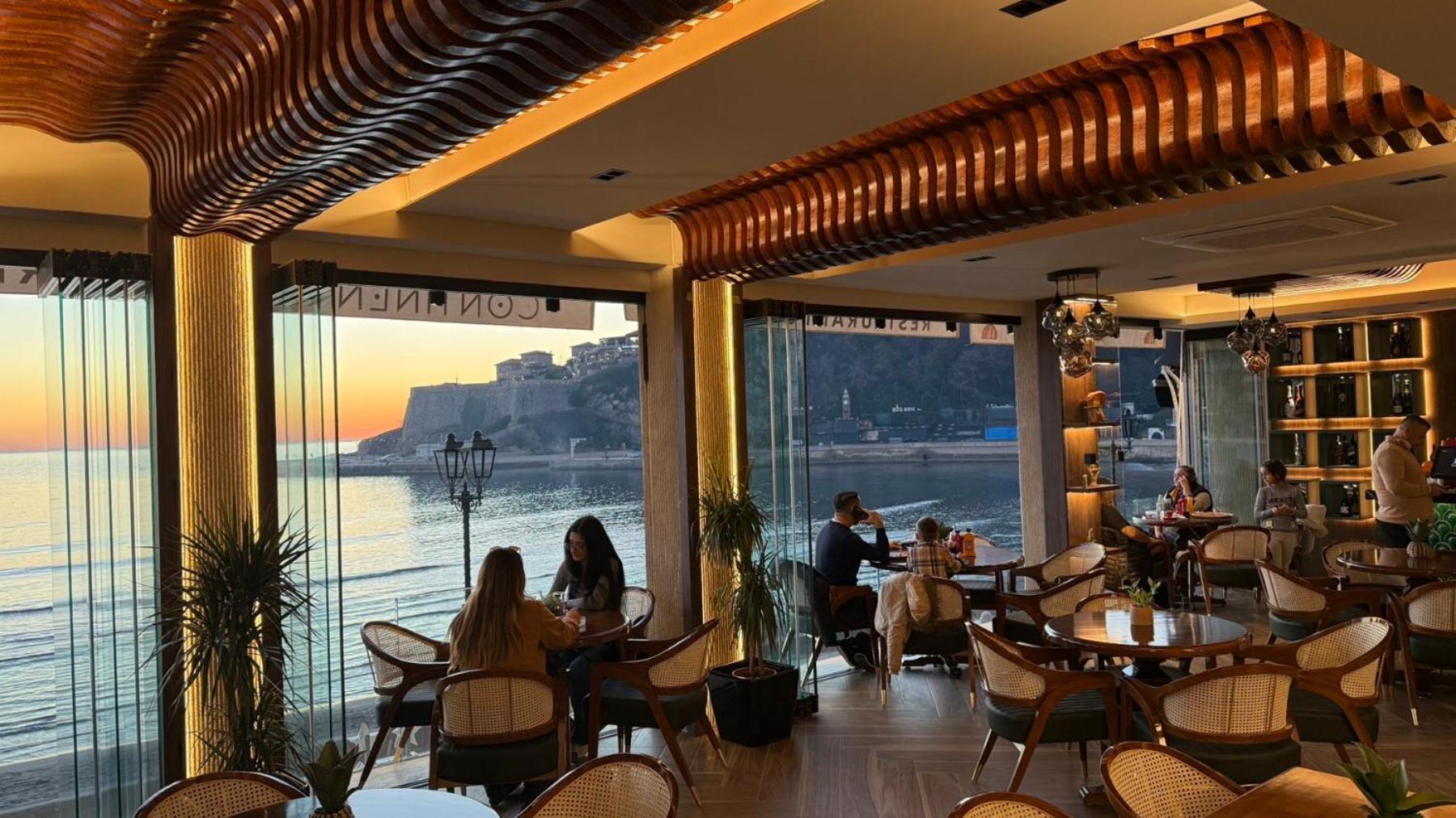 Continental Hotel Улцин Екстериор снимка