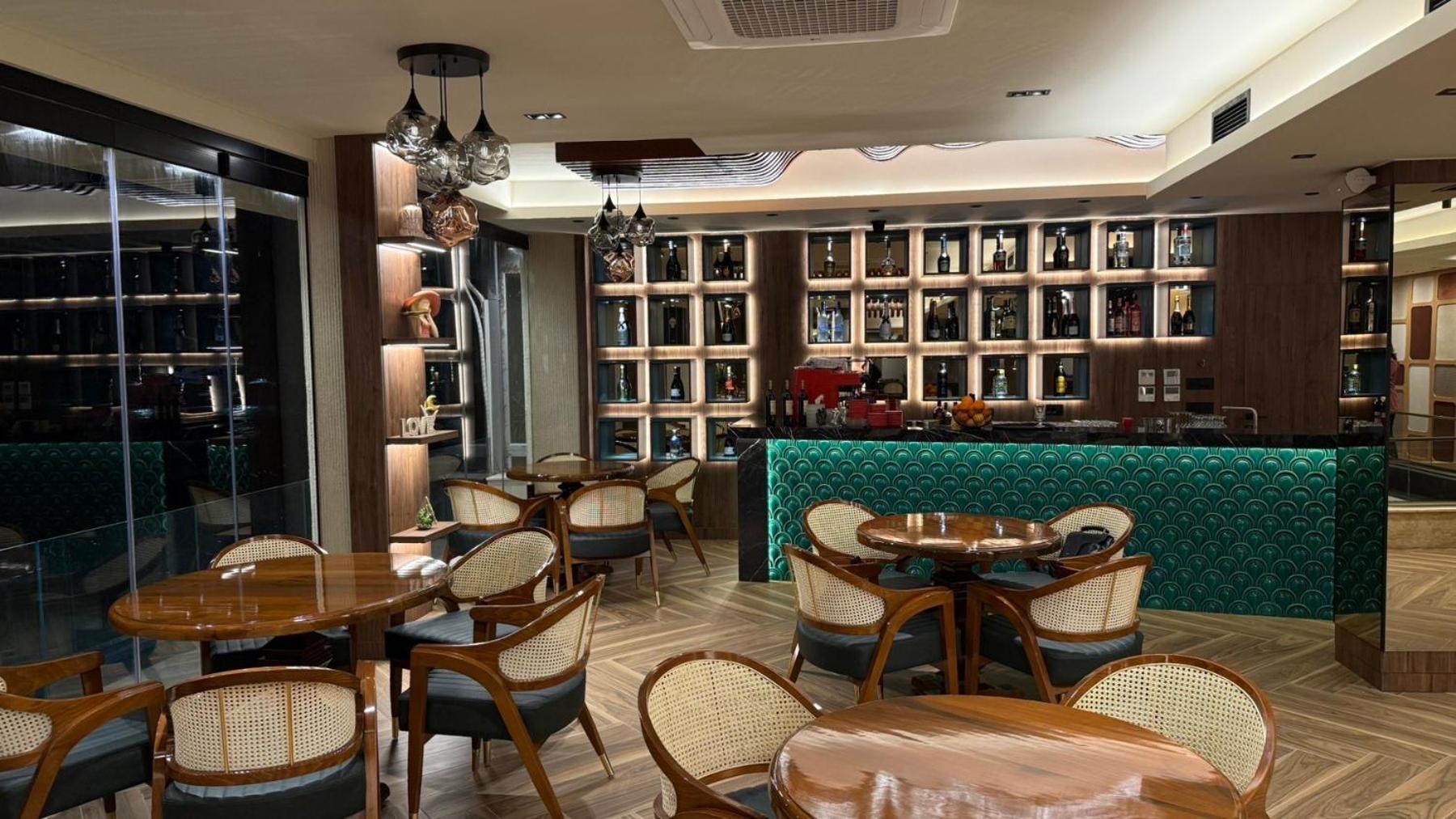 Continental Hotel Улцин Екстериор снимка
