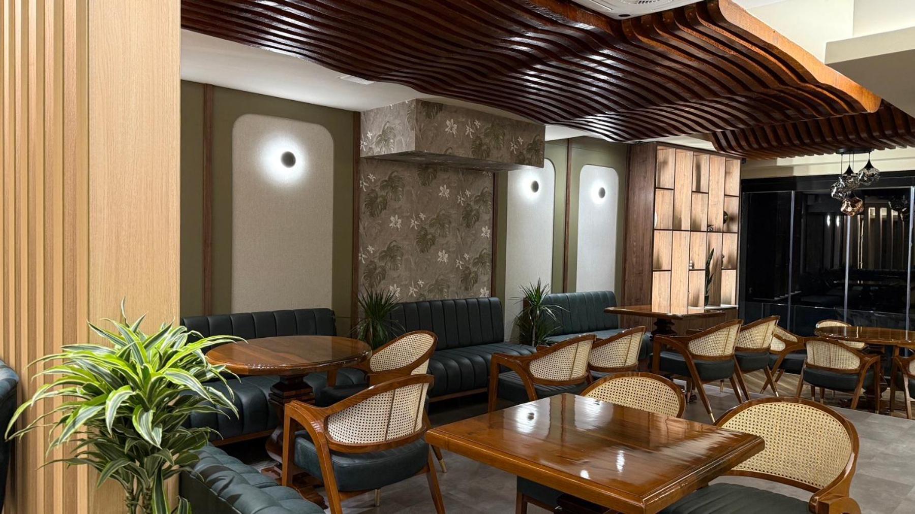 Continental Hotel Улцин Екстериор снимка