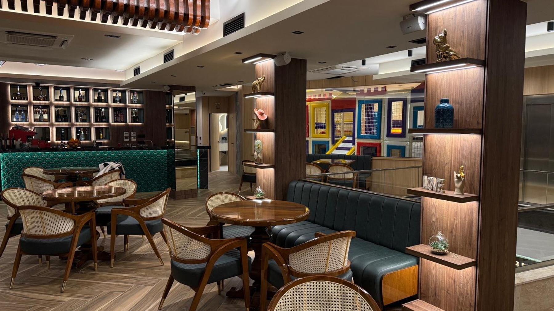 Continental Hotel Улцин Екстериор снимка
