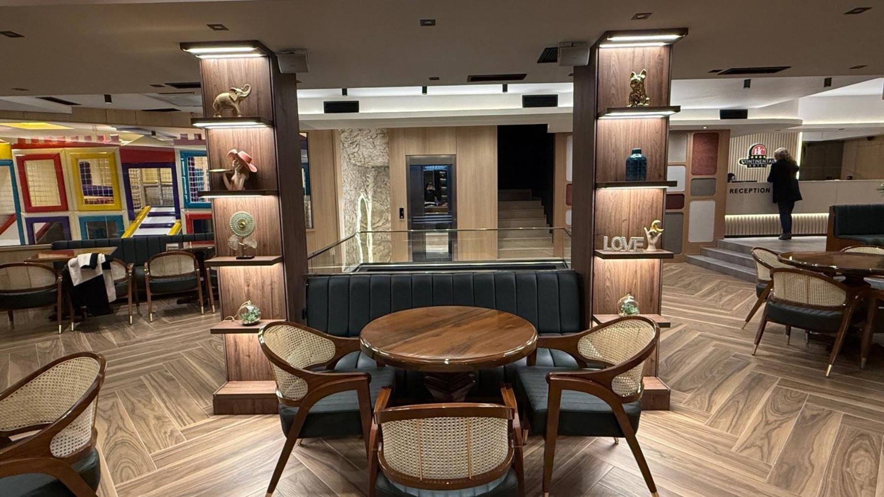 Continental Hotel Улцин Екстериор снимка